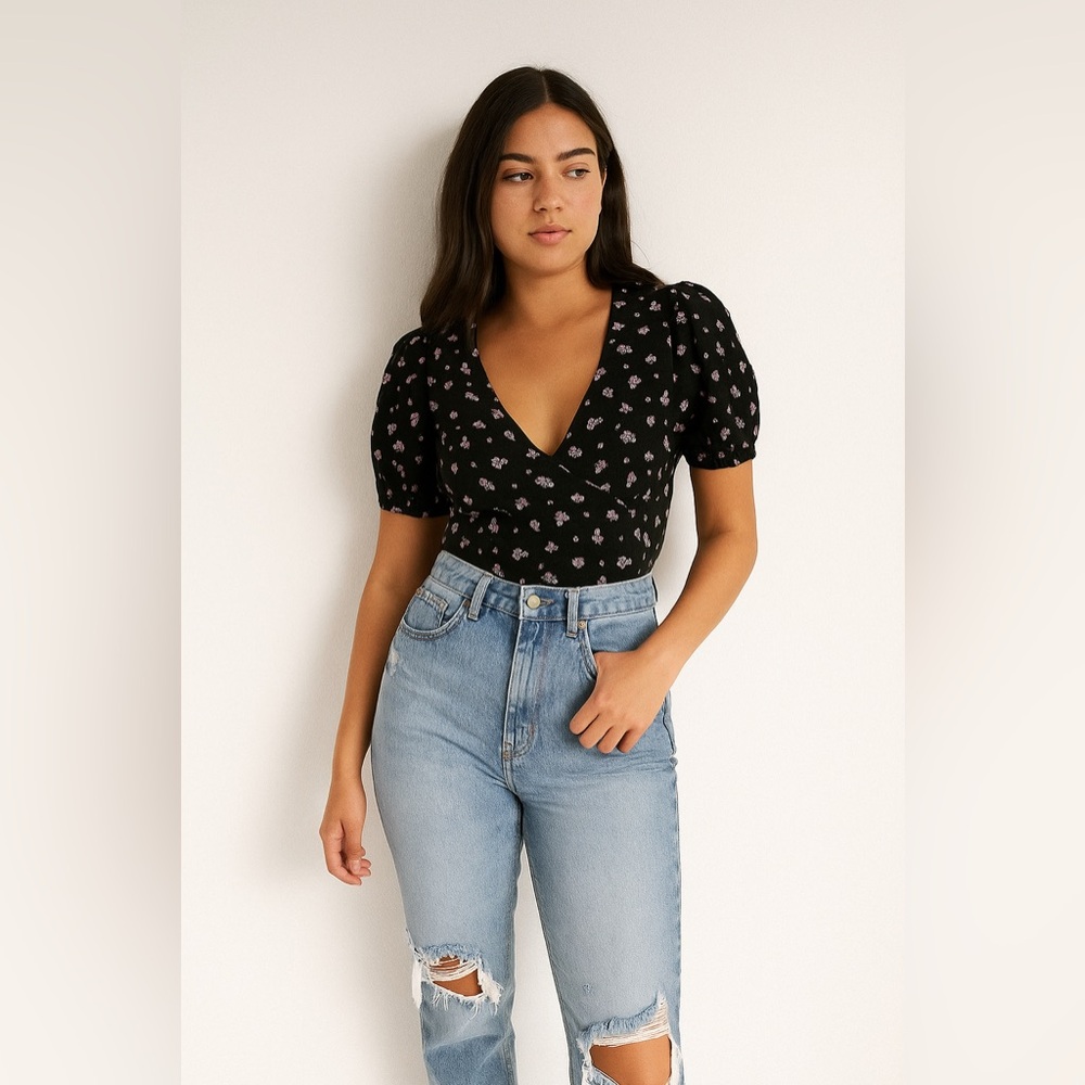 Zara High-Rise Distressed Jeans | Size 6 - Picture 1 of 10